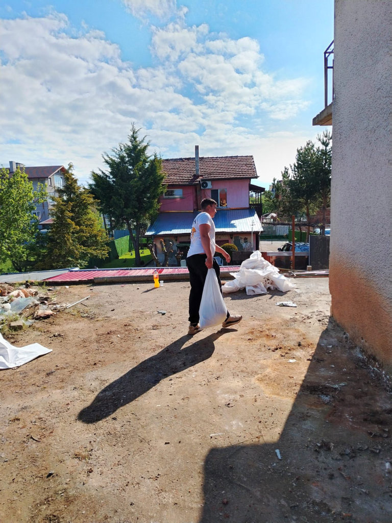 Почистване на обект хамали